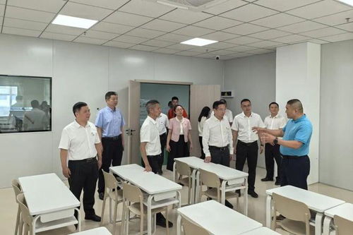 產教融合賦能智能制造 電子信息產業學院‘廠中?！浇遗? class=